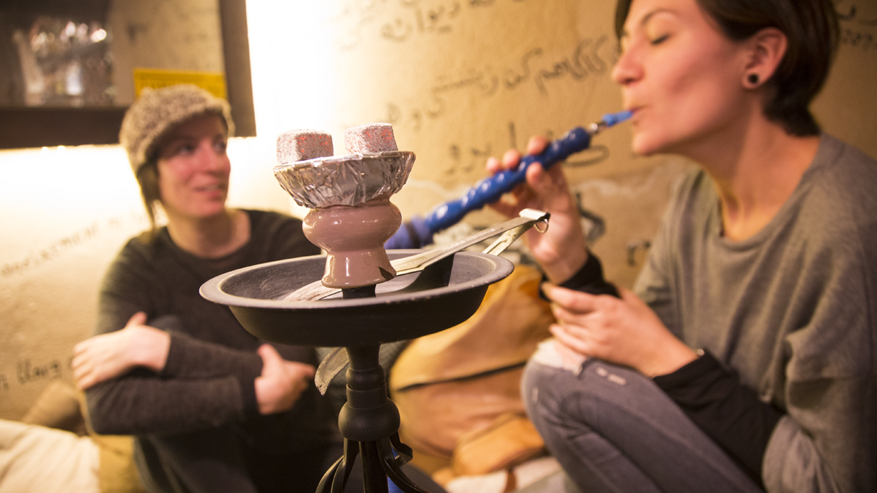 5 raons per gaudir d’una shisha després d’un sopar mediterrani